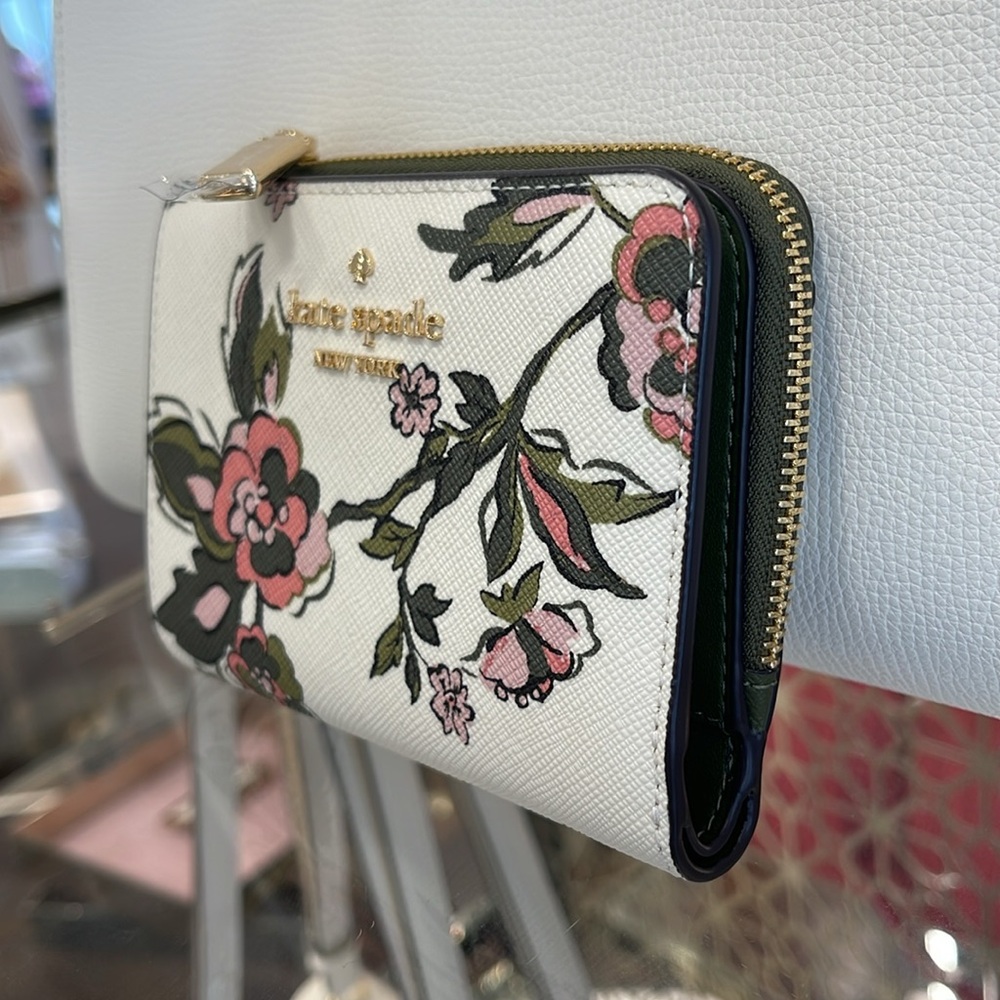 Kate Spade Madison Floral Small L Zip Wallet
forest blooms printed meringue mult - Picture 4 of 16